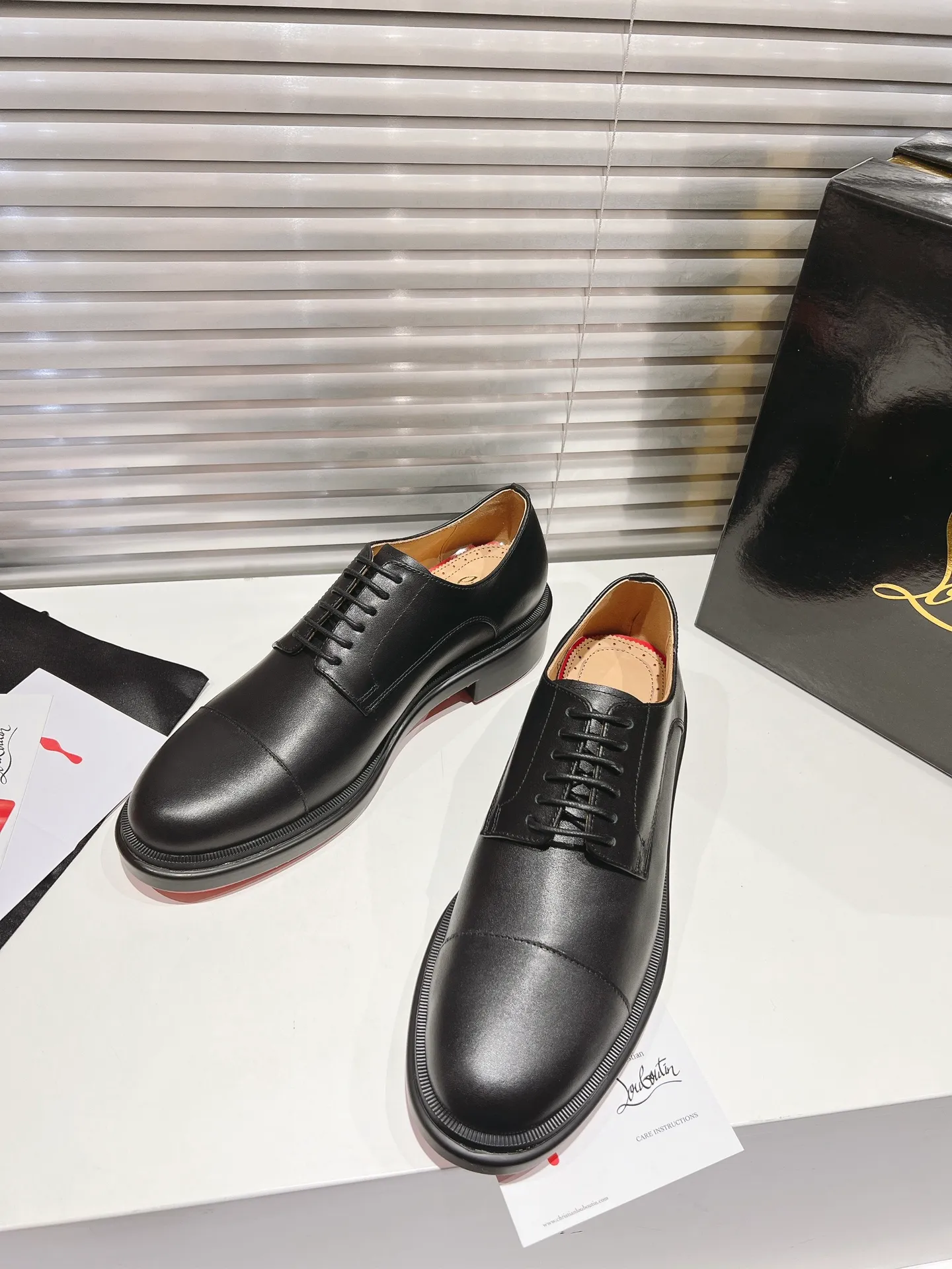 👟👟Ex-factory price 760👟👟 ╔Tire bottom strap black cowhide╗ ·Top version customization·2024𝐬𝐬 𝑪𝒉𝒓𝒊𝒔𝒕𝒊𝒂𝒏 𝑳𝒐𝒖𝒃𝒐𝒖𝒕𝒊𝒏 ▪️No matter the last shape, fabric, diamonds, nails, lining, outsole, they are as close as possible to ZP... ▪️The original sole is specially provided by the original factory ▪️The lining is imported water-dyed cowhide ▪️The private customization time is about 3-7 days —————— Size: Men's 39M-46M